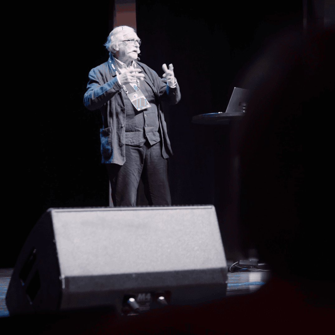 Speaker on stage at the Swedish Fascia Convention
