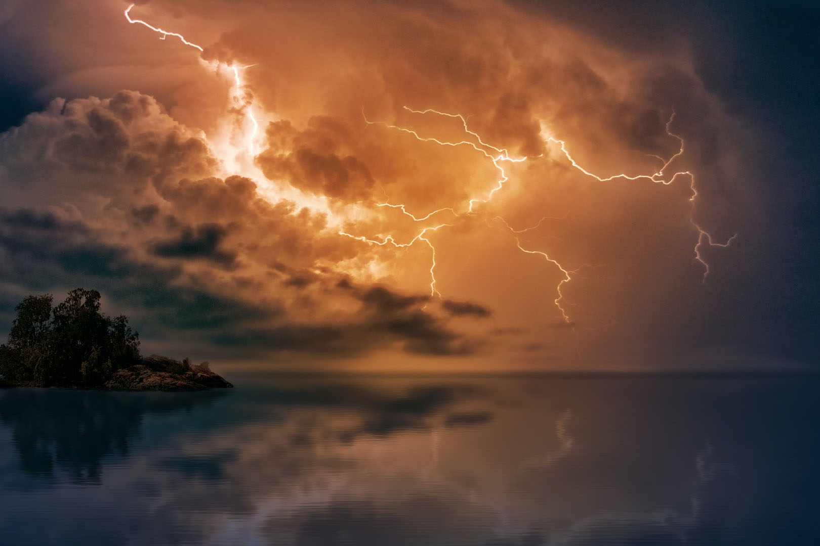 092 podcast cover – lightning